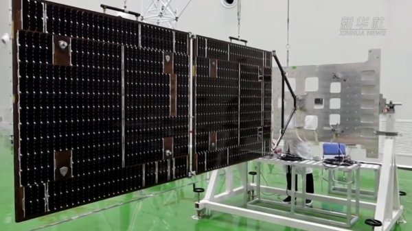 聚美策略 探秘卫星如何展翅“晒太阳”